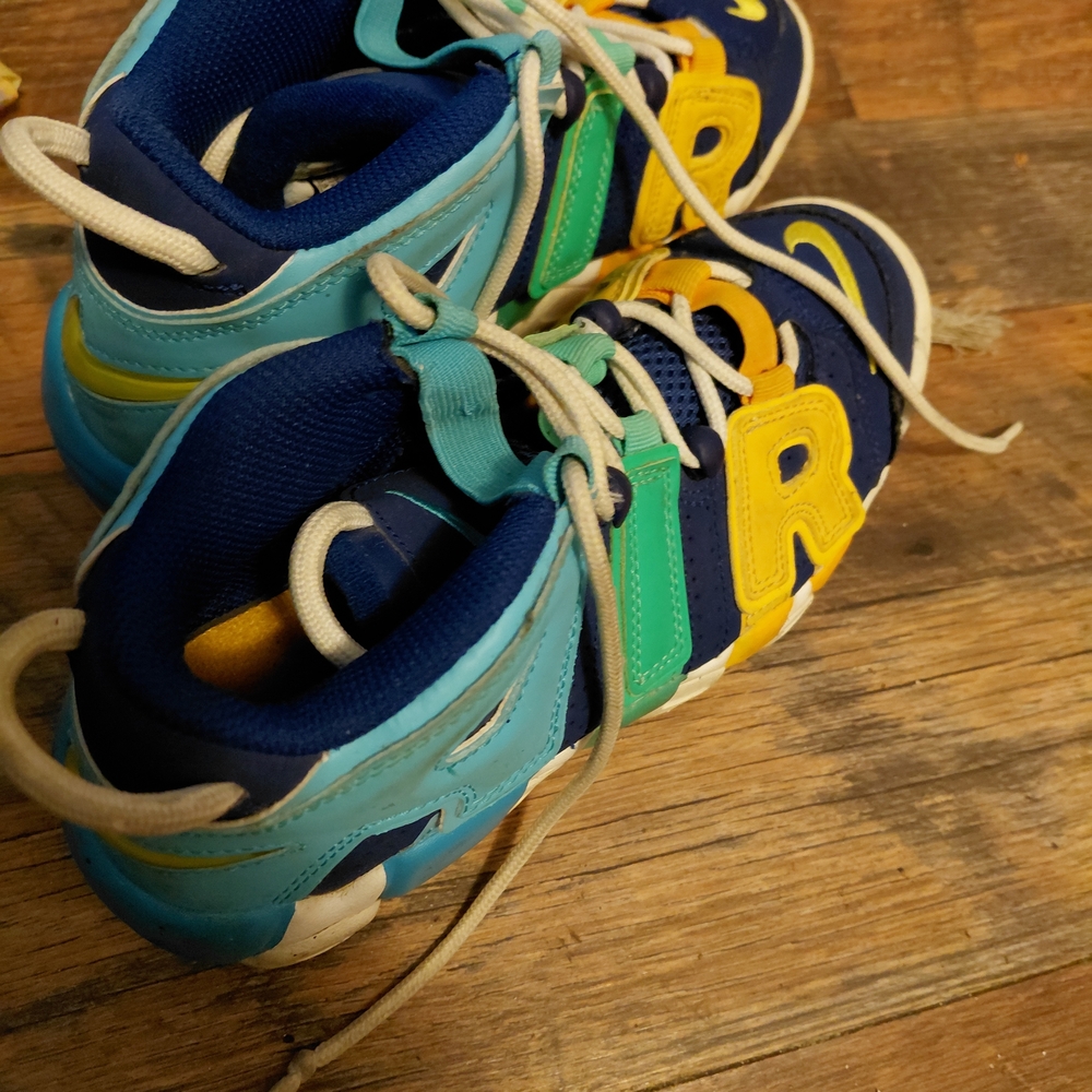 Vibrant Kids Sneakers with Blue and Yellow Accents YOUTH